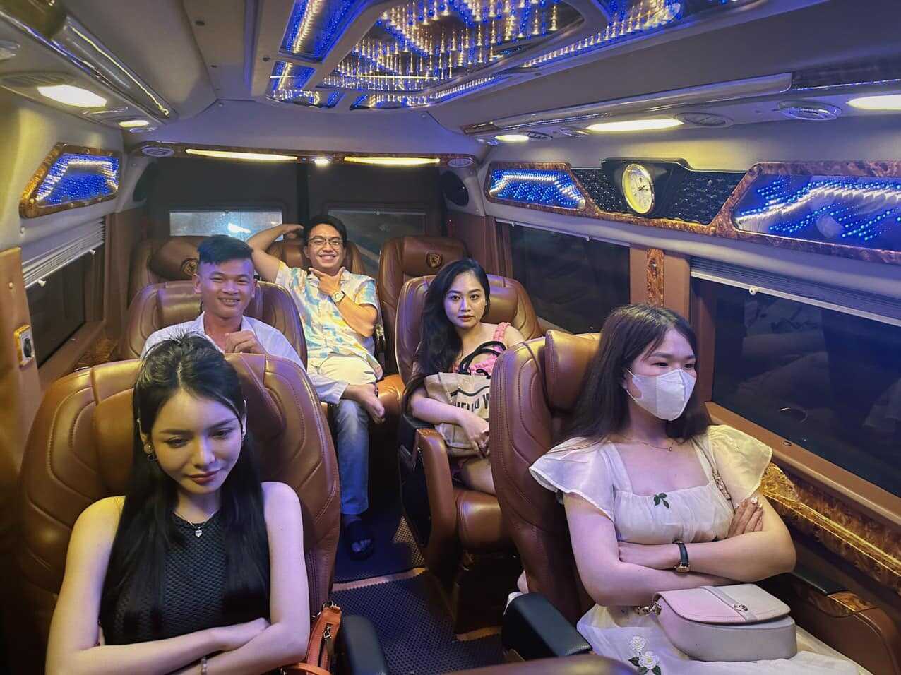 Nội thất xe Limousine VIP